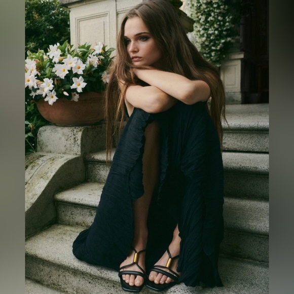 NWT. Massimo Dutti Black Pleated Wrap Dress with V-neckline. Size XS - Picture 5 of 10